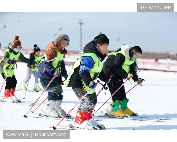 冰雪运动学院开展少儿滑雪教学的实践考核与认证，滑雪课程内容